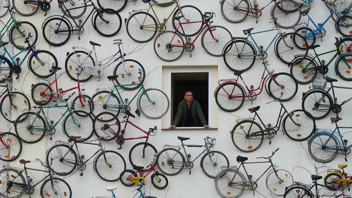 Включи велосипеды. Buy a bike. Курьер на велосипеде. Buy a bike. Электровелосипед vado.