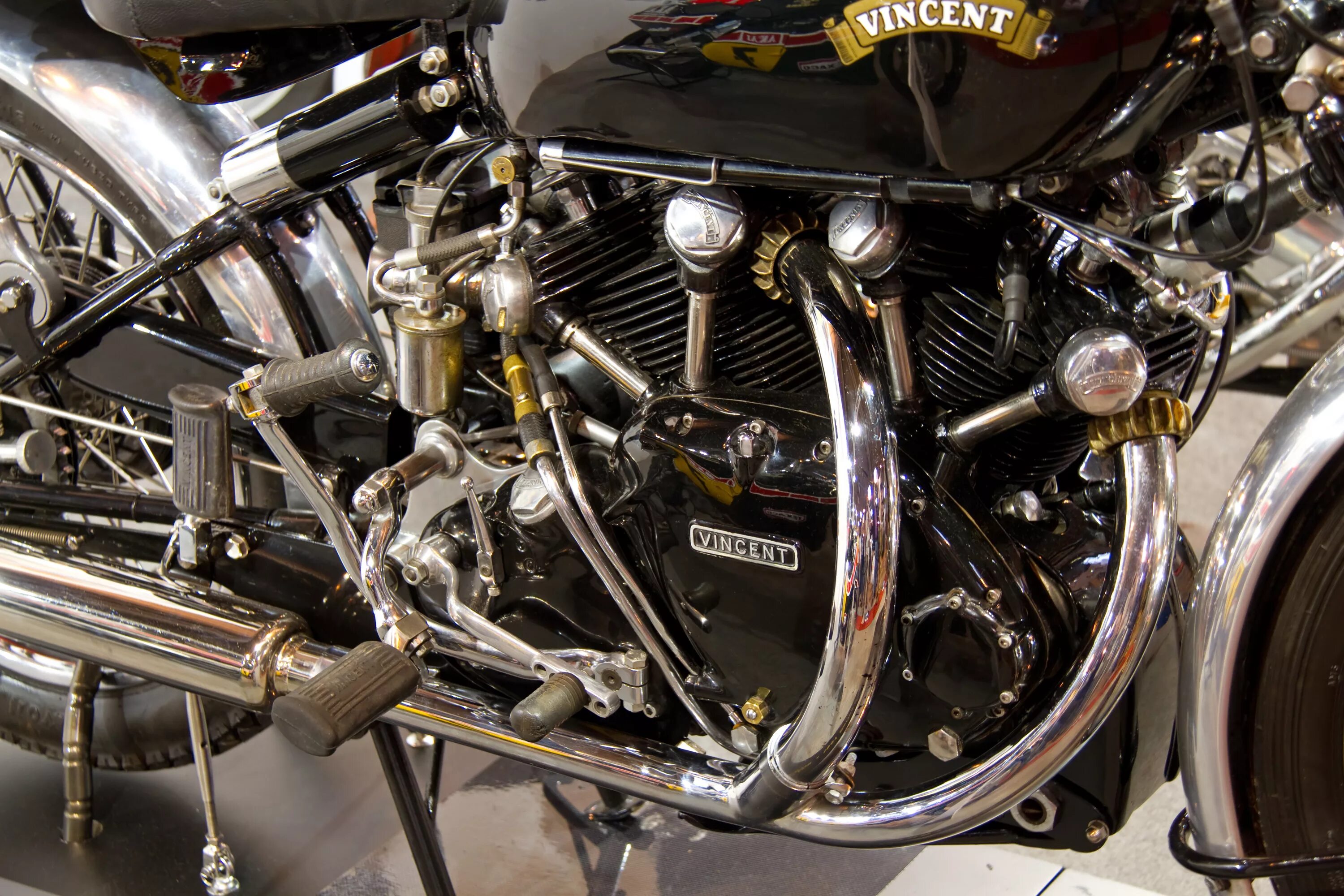 Винсент блэк шэдоу мотоцикл. Винсент черный рыцарь. Vincent black shadow 1948г. Vincent black shadow 1948г. Vincent black shadow 1948г.