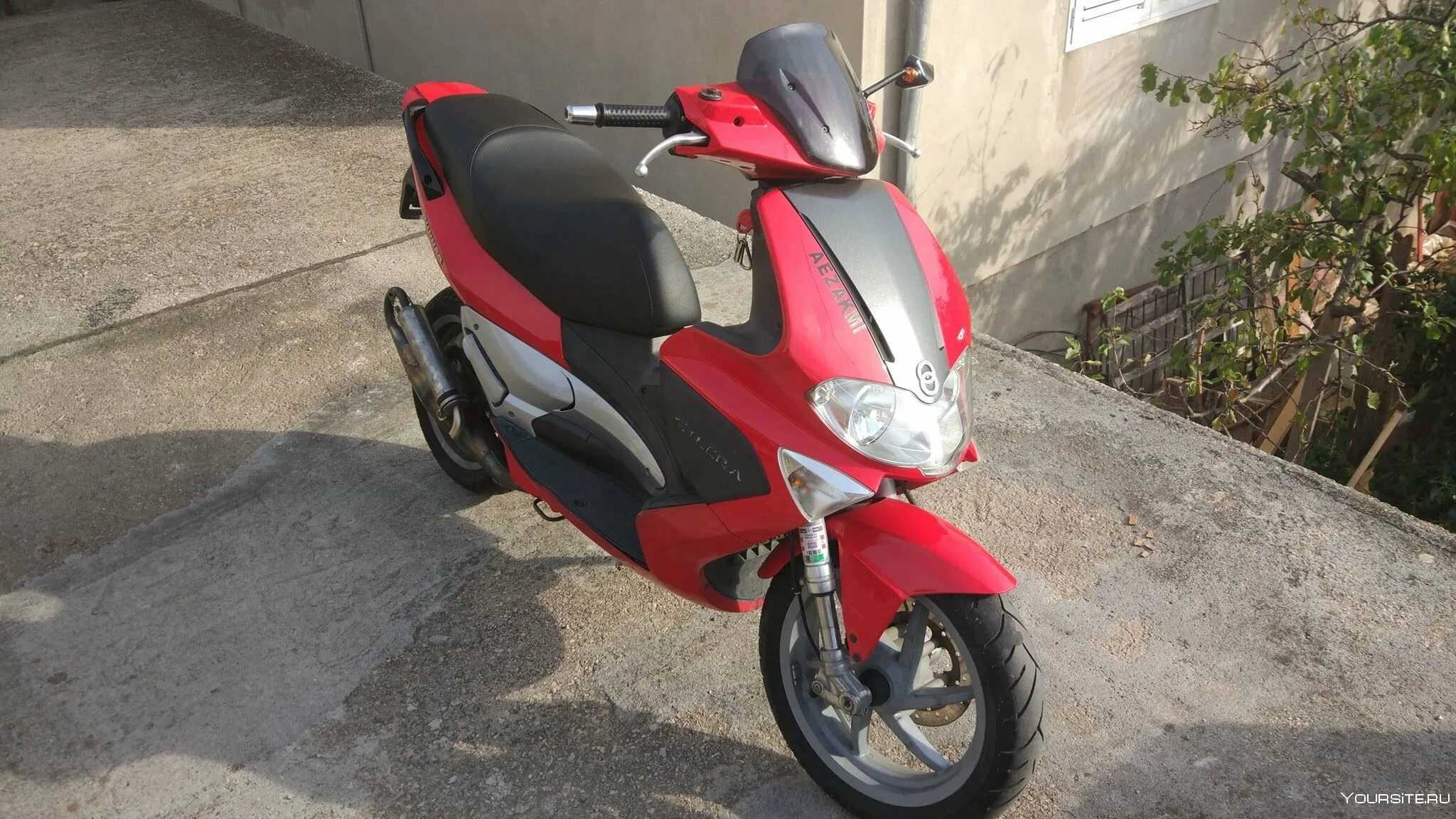 Daelim citi ace 110 2016. Мотоцикл h1. Скутер 2000 сомони. Мотоцикл худжанд. Фуруши скутер мотоцикл.