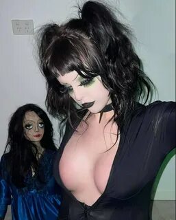 Ловите жгучую красотку с неординарным подходом к контенту 😻 Девчонка совсе...