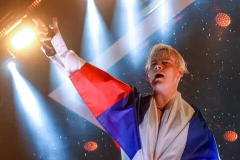 Шаман на выпускном