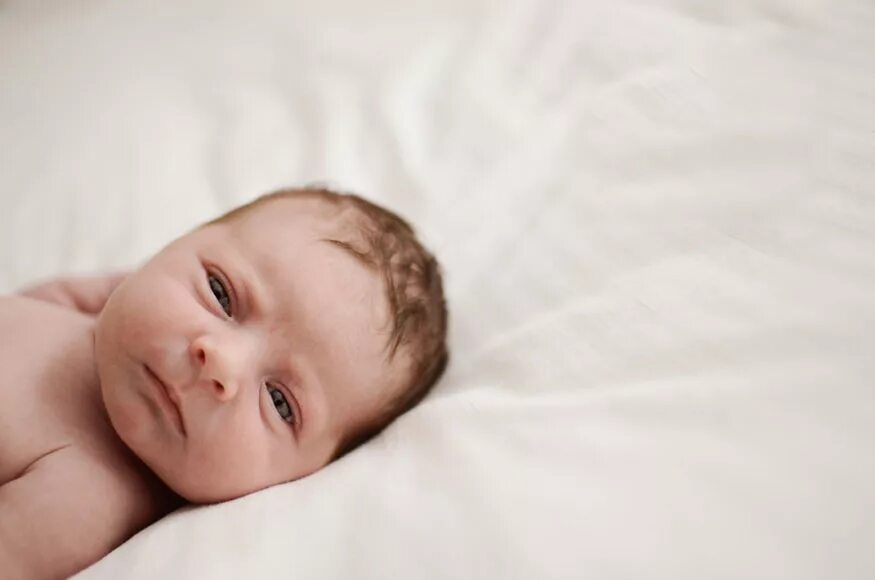 Глаза у новорожденного открываются. Глаза новорожденного. Глаза у новорожденных детей. Взгляд новорожденного. Новорожденный ребенок.