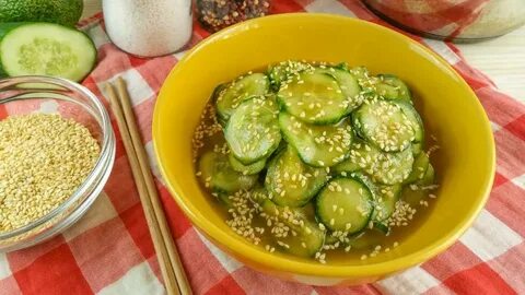 Огурцы соевый соус чеснок кунжут