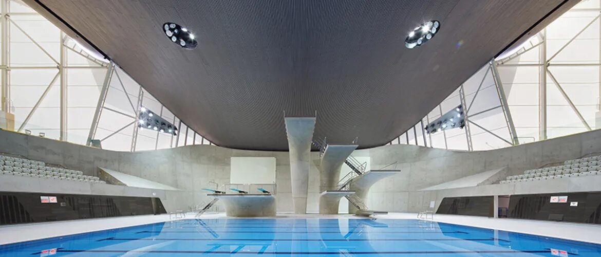 Центр олимпийских водных видов спорта. Бассейн Заха Хадид. Центр водных видов спорта в Лондоне. Водный центр Лондон Захи Хадид. Zaha Hadid центр водного спорта.