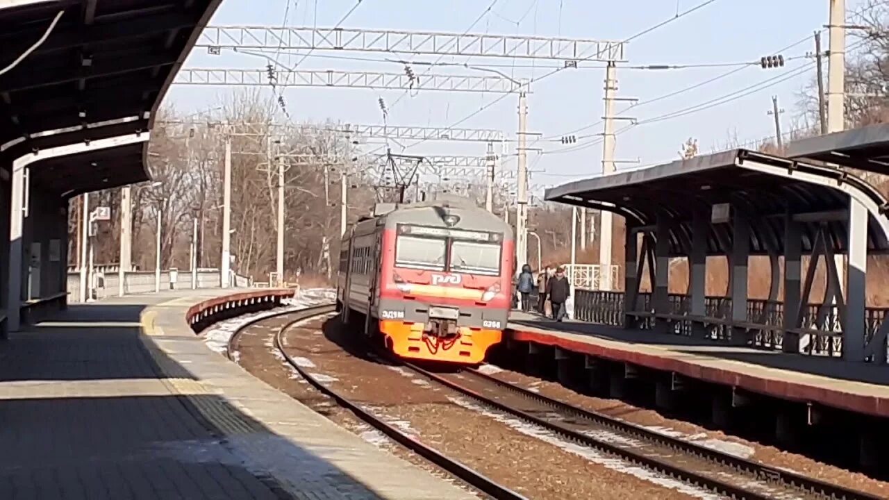 Электричка владивосток спасск-дальний. Первая речка садгород электричка. Первая речка садгород электричка. Станция первая речка владивосток. Жд станция седанка владивосток.