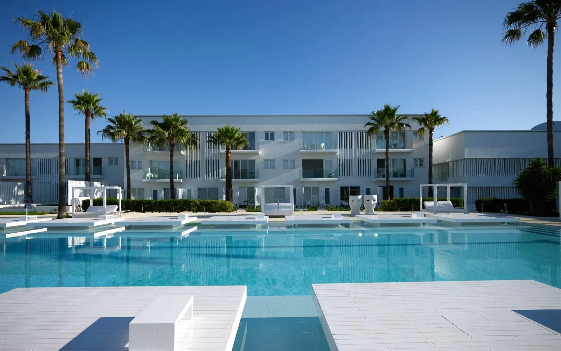 White resort hotel. Кипр Вайт бутик отель. So White Club Resort 5 Айя-Напа. Отель на Кипре Айя Напа so White. So White Boutique Suites Cyprus.