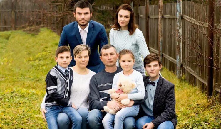 Многодетная семья Костромская область. Многодетная семья Малкиных. Статус многодетной семьи в 2022 году. Многодетные семьи Томск.