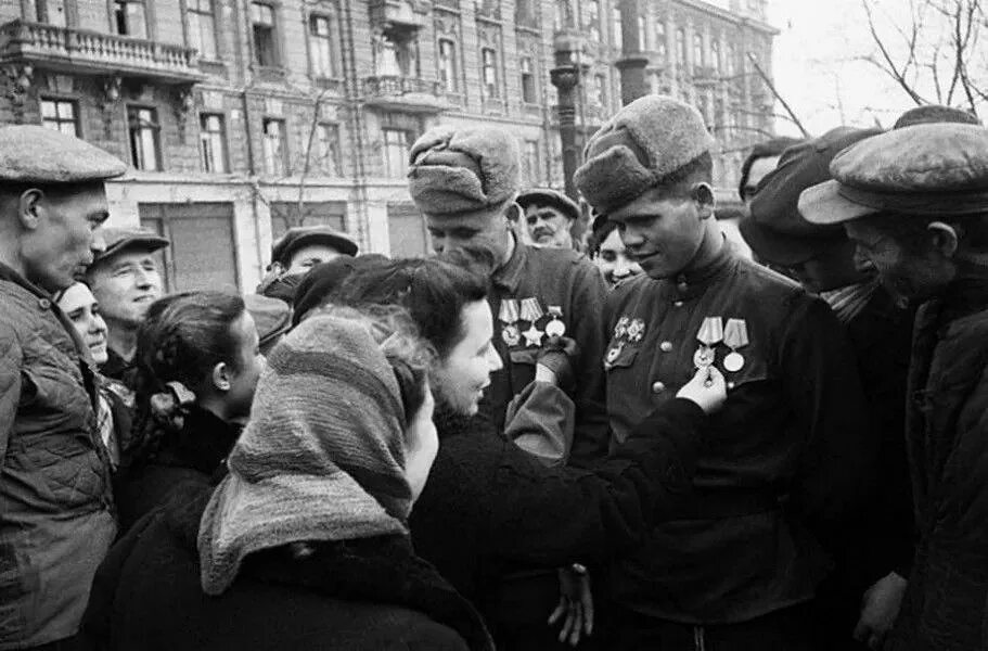 9 мая картинки белые. Кадры Победы 1945. Победа в Великой Отечественной войне 1941-1945. Победа май 1945 ВОВ. Фото Победы Великой Отечественной войны 1941-1945.