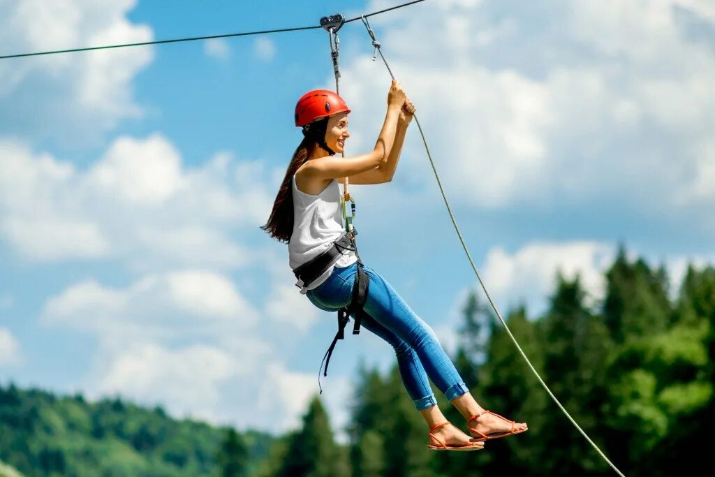 Zip line. Троллей zipline. зиплайн - zip line. зиплайн в грузии. катание на троллее.