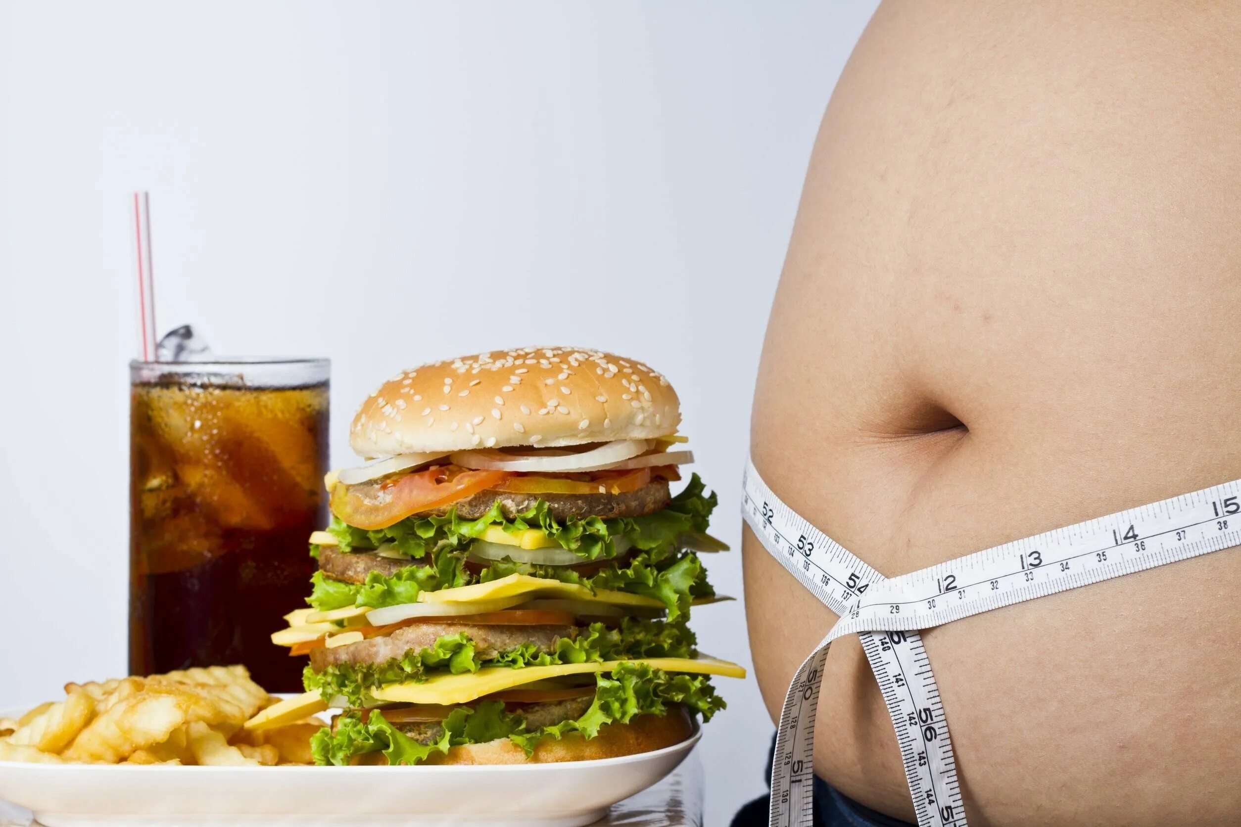 Толстый под жиром. Неправильное питание. Ожирение. Ожирение еда. Переедание и ожирение.
