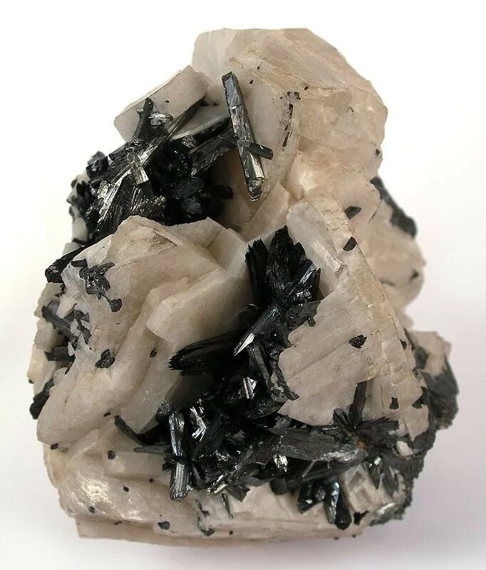 Манганит минерал. Бурая марганцевая руда манганит. Манганит необработанный. Манганит калия.