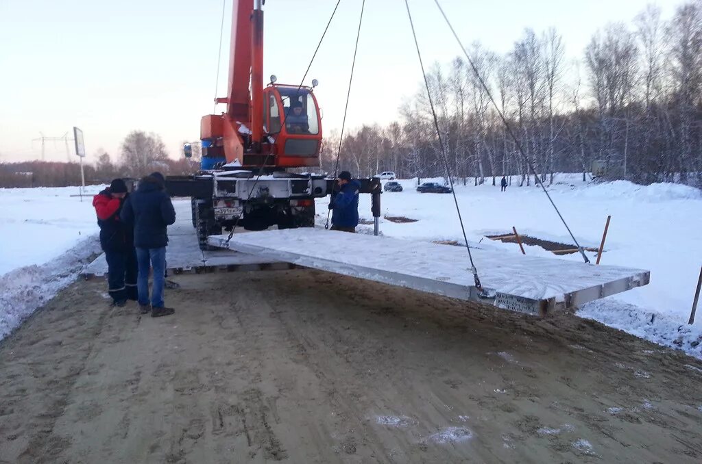 Монтаж дорожных плит. Бетонные плиты дорога. Укладка плит пдн. Укладка дорожных плит. Укладка плит пдн.