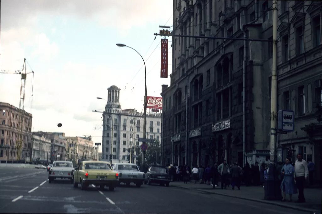 Москва 1991. Тверская улица 1991. тверская улица 1995. пушкинская улица 1991 москва.