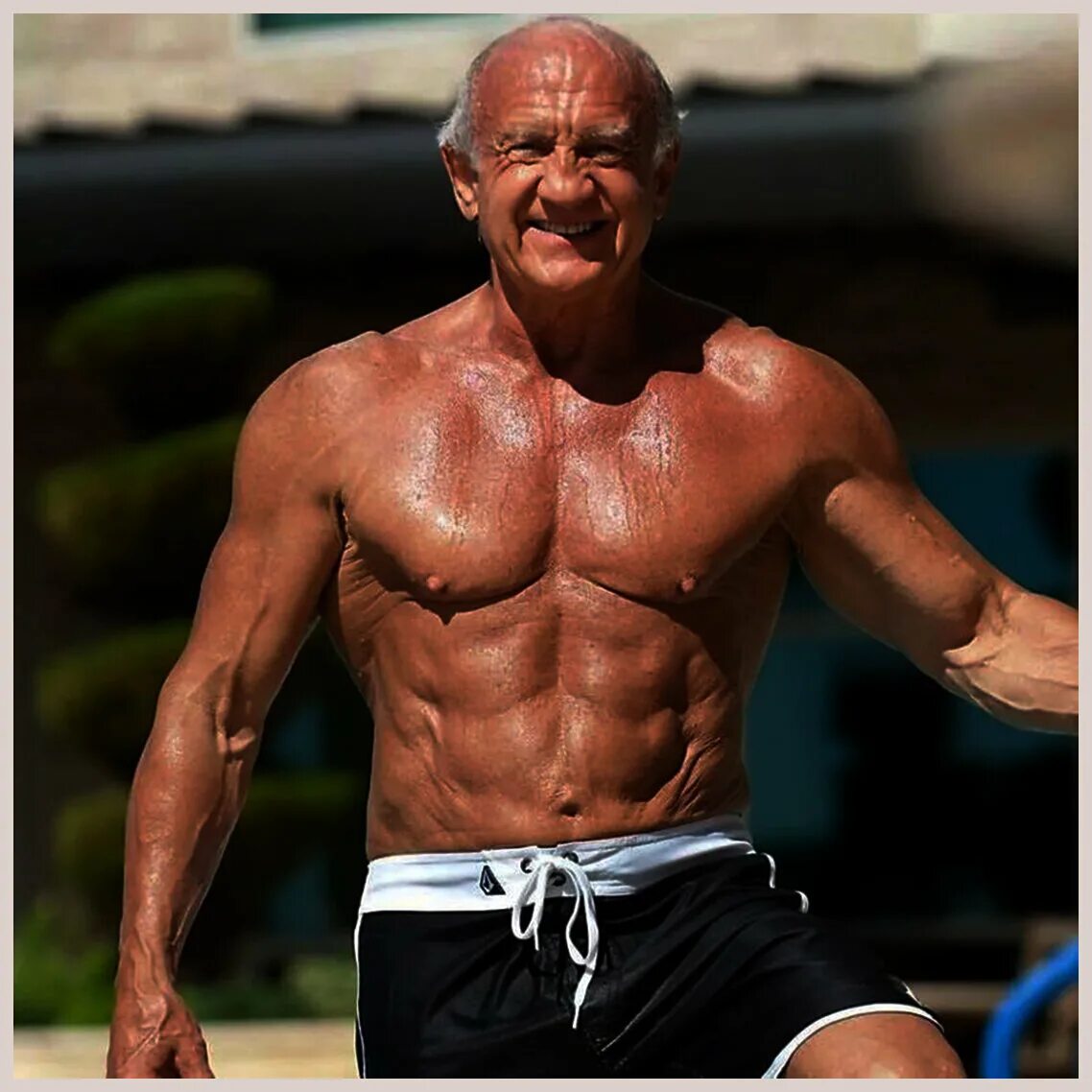 Спортивные мужчины в возрасте. Спортивный мужчина 50 лет. Спортивные мужчины после 40. Спортивные мужчины после 50 лет.