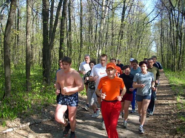 парк яуза скандинавская ходьба. скандинавская ходьба фотосессия. клуб ходьбы. песчаная гонка по скандинавской ходьбе 2023. финская ходьба с палками.