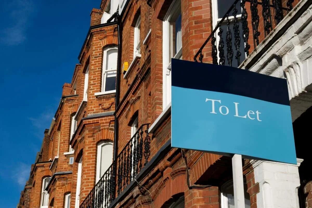 To let sign. To let. rent a flat.