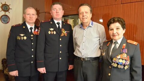 Сотрудники поздравили ветеранов