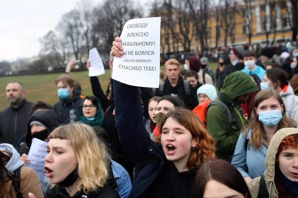 Митинг в питере 27. Митинг питер книжная. митинг спб показания. митинги спб 22 сентября.
