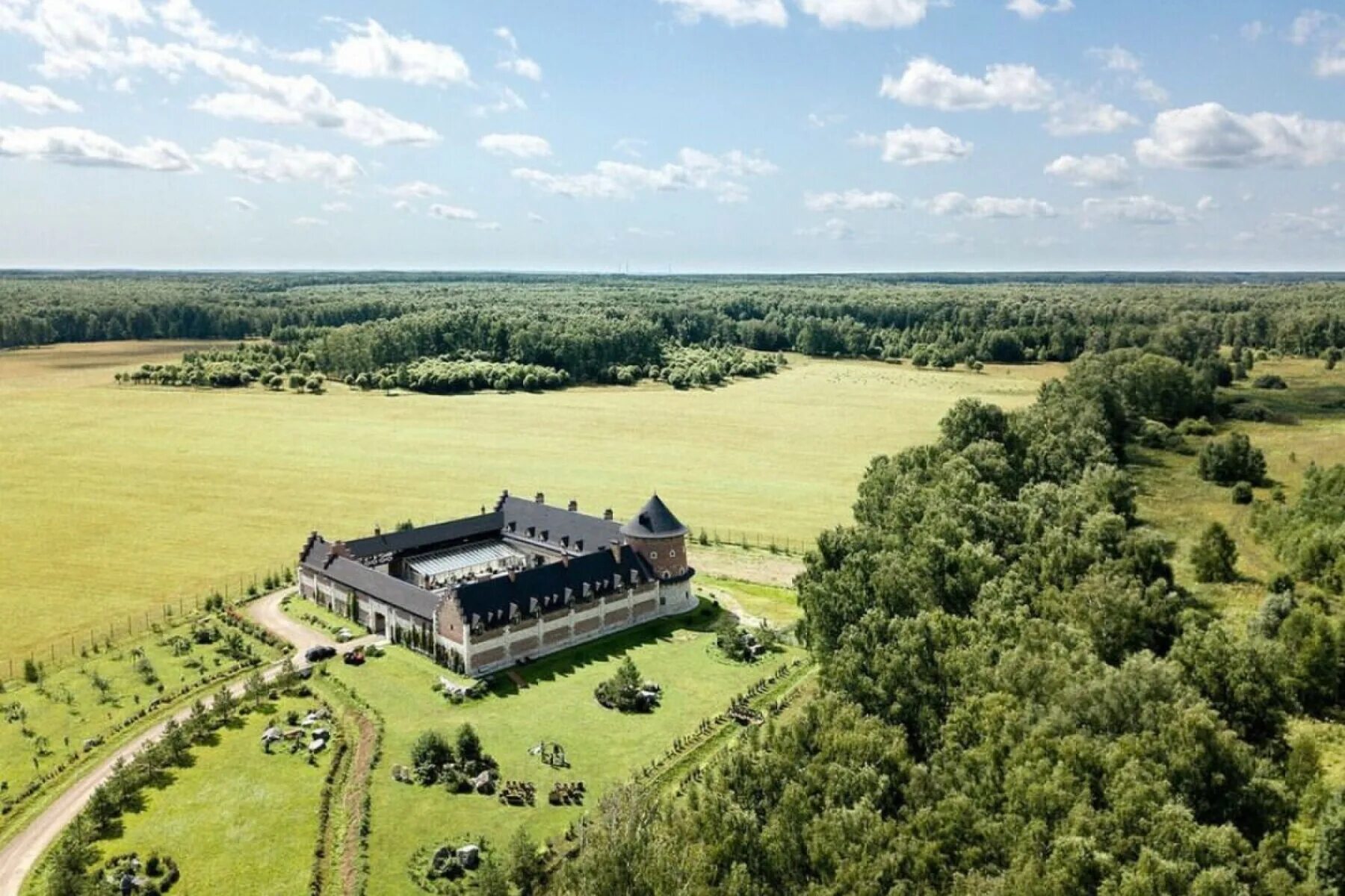 Озеры доношово замок-отель. Замок озеры la ferme de reve. La ferme de reve отель подмосковье. Ла ферме де реве коломна. Коломна la ferme de reve отель.