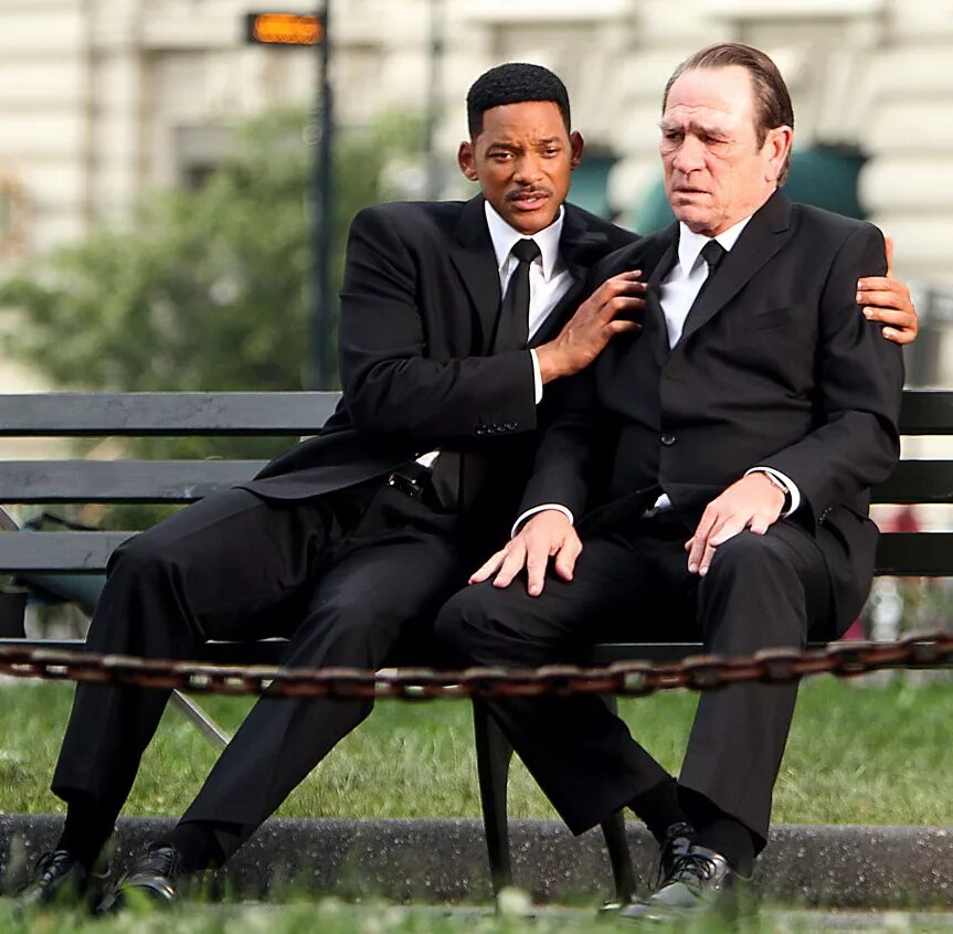 Will Smith and Tommy Lee Jones. Уилл Смит люди в черном 3. Люди в черном 3 роли