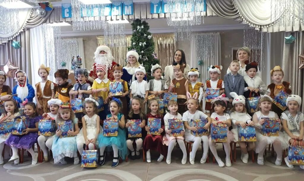 корейский новый год. артисты на новый год. кавер-группа деды морозы. группа новый год. айдолы новый год.