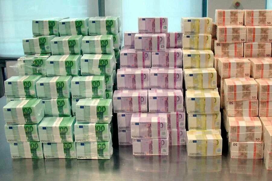 Деньги евро. Деньги 500 евро. Пачки денег евро. Богатство евро. Куча денег.