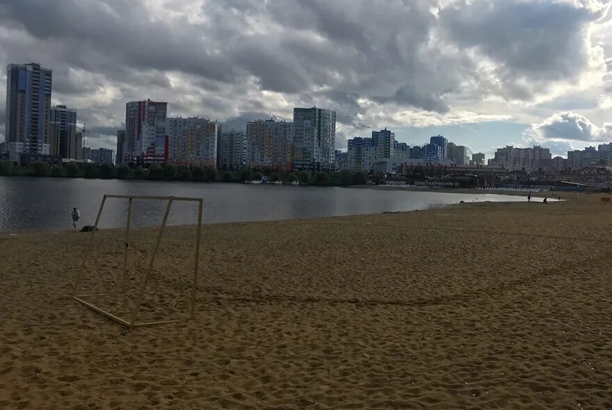 Водолаз. Купание в реке. Пляж спутник пенза. Водолаз. Шейновское озеро смоленск.
