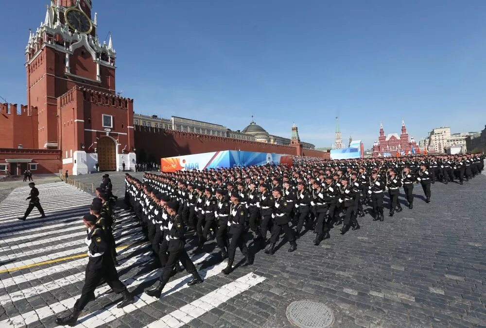 Московский военный. Солдаты маршируют на красной площади. Марш Победы Москва. Парад войск на красной площади. Военные на красной площади.