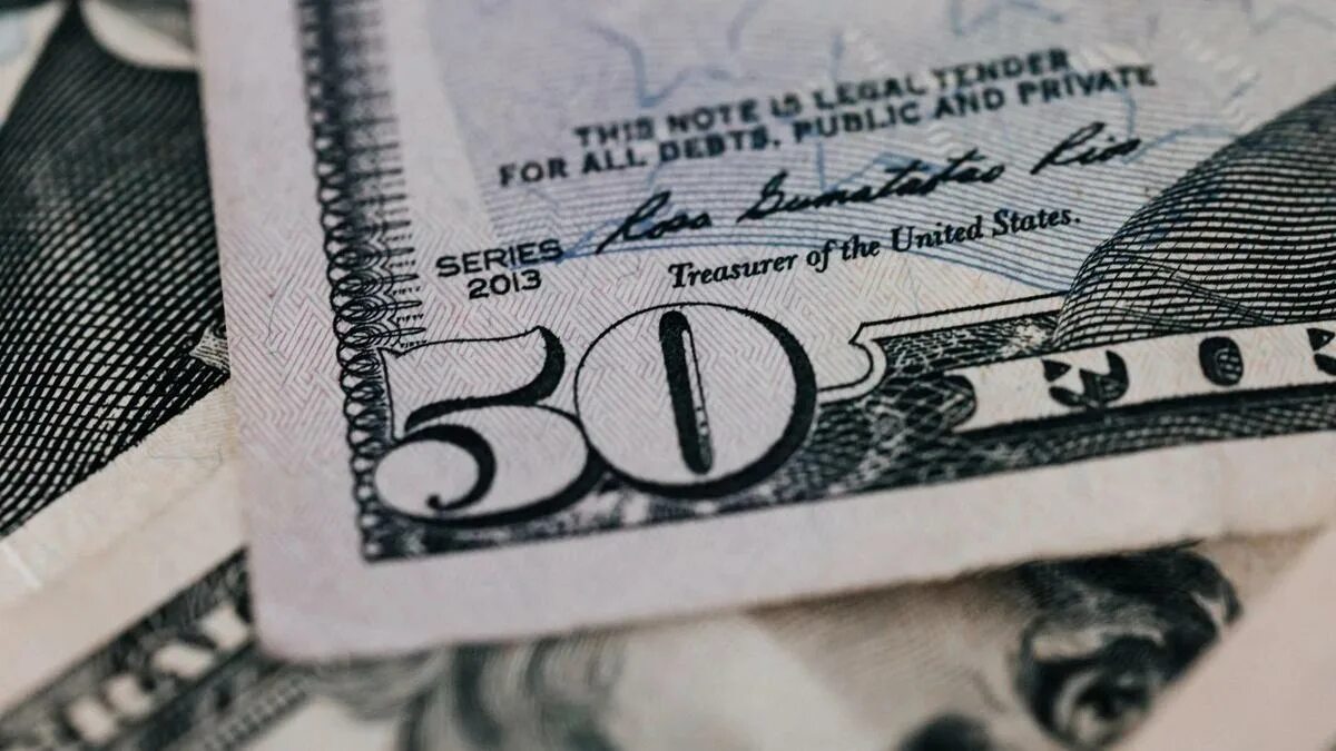 Фальшивые доллары. Доллар растет картинка. 1 Долан в тенге. 100 Долларов в тенге 2023. Доллар в тенге 2024