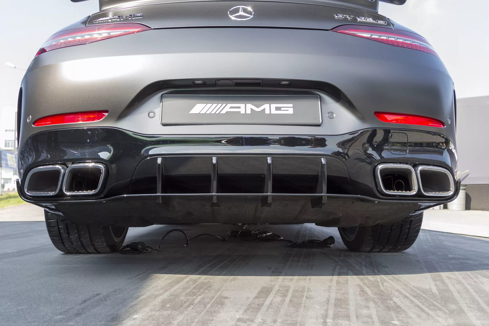 Выхлоп amg 63. Mercedes s63 amg выхлопная система. Выхлоп мерседес амг 63. Выхлоп мерседес амг. Выхлоп амг 63 цлс.