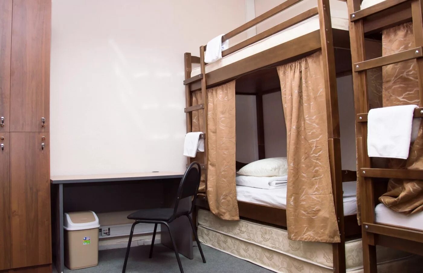 ростов хостел maxi house. хостел ростов вокзал. железнодорожное общежитие ростов. комната в хостеле на 1. хостел дон.