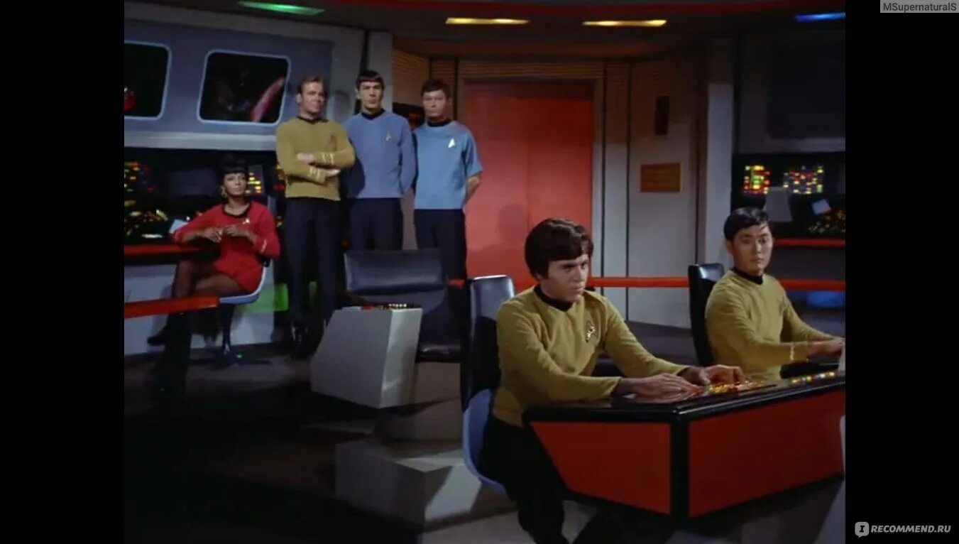 Часы star trek. Стартрек 1966 спок. Star trek watch. Star trek watch. Звёздный путь 4: дорога домой.