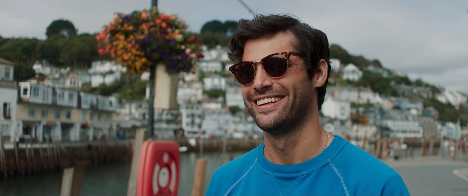 Элла-рэй смит. Море страха 2022. На море фильм. Молодой человек фильм. Море страха фильм 2022.