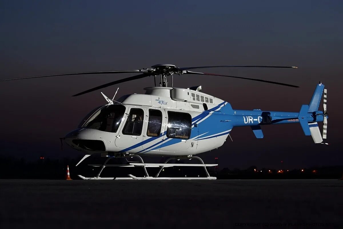 Купить вертолет салехард купить. Bell 407gx. Вертолет Белл 407. Bell407 ur-CLM. Белл 407 вертолет фото.