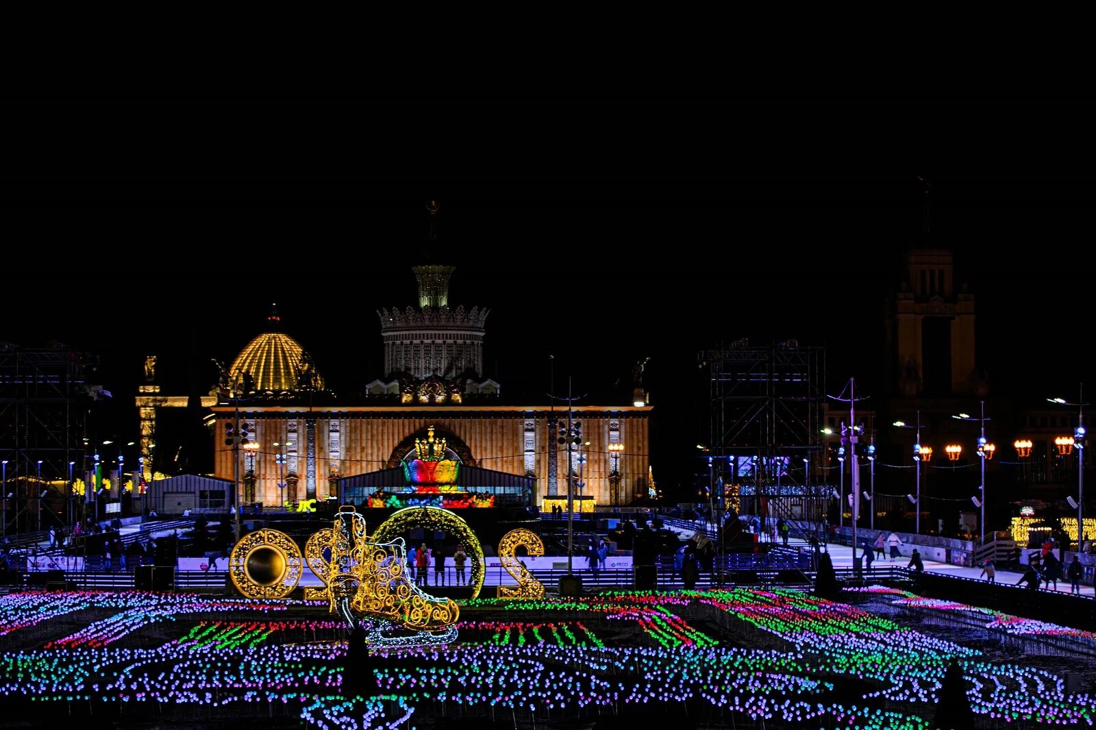 новогодняя ночь на выставке вднх. новогодние красивые места вднх. украшения павильонов на новый год. новогодняя ночь на выставке вднх. новогодняя ночь на выставке вднх.