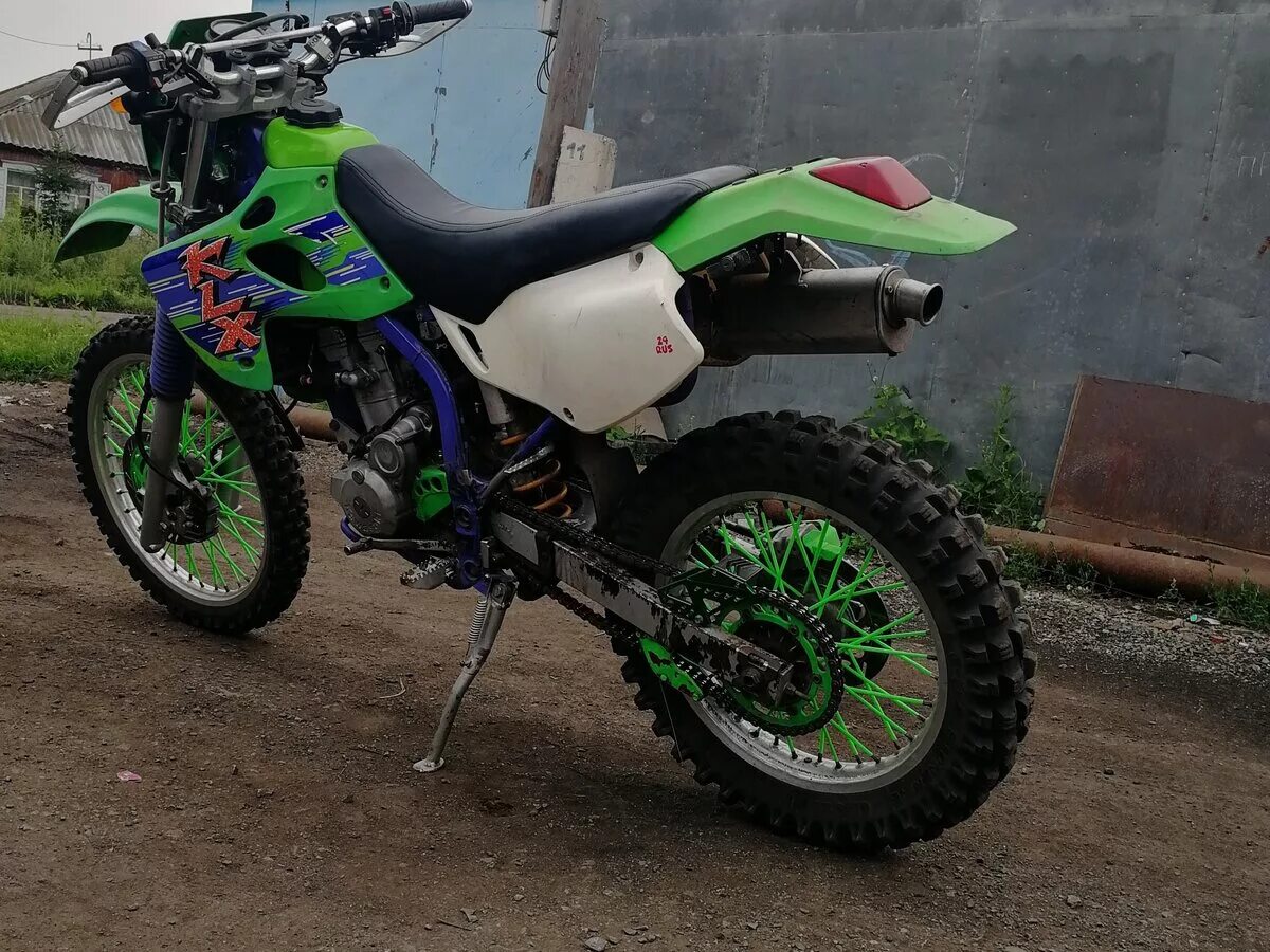 Клх 250 купить. Kawasaki KLX 250 1999. Эндуро 1999. KLX 250 зеленый. Kawasaki KLX 250 купить.