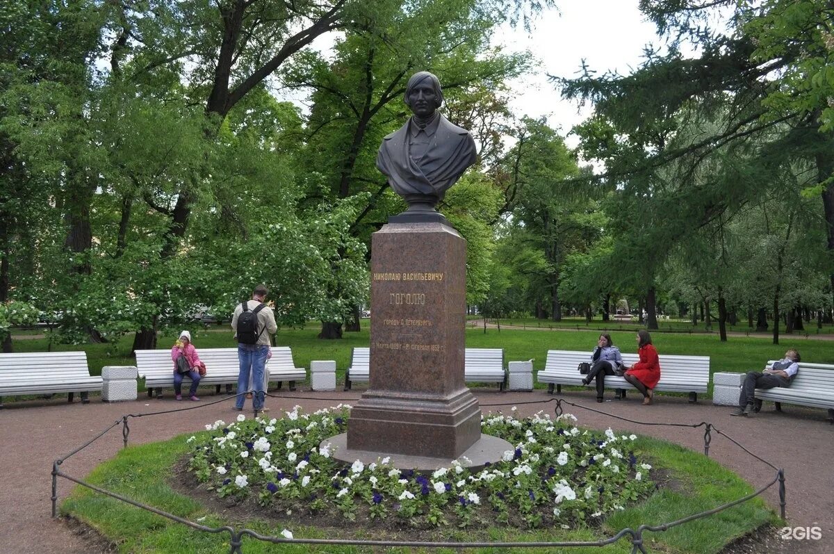 Памятник 2 писателям. Памятник Гоголю в Санкт-Петербурге. Памятник Гоголю в Петербурге. Памятник н в Гоголю в Санкт-Петербурге. Памятник Гоголю в Санкт-Петербурге Крейтан.