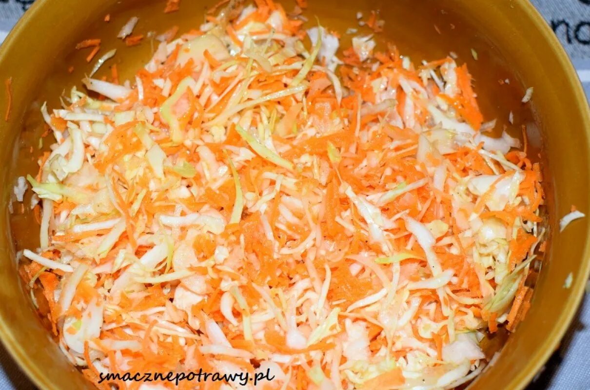 Подлив лук морковь сметана. Подлив лук морковка. Торт из капусты и моркови.