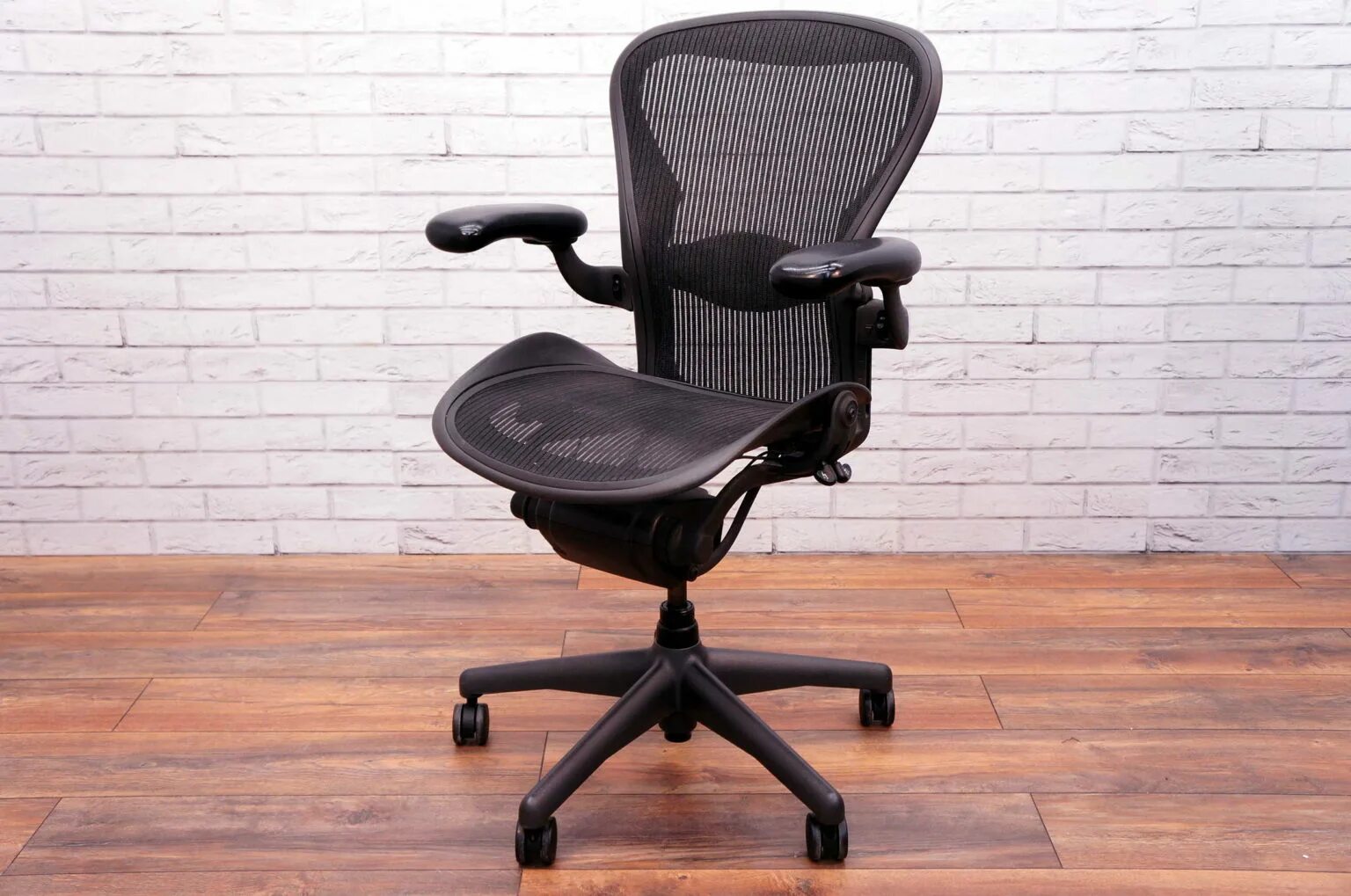 Херман миллер. Herman Miller Aeron Chair. Кресло Herman Miller embody. Herman Miller Aeron Classic. Herman Miller Aeron b.