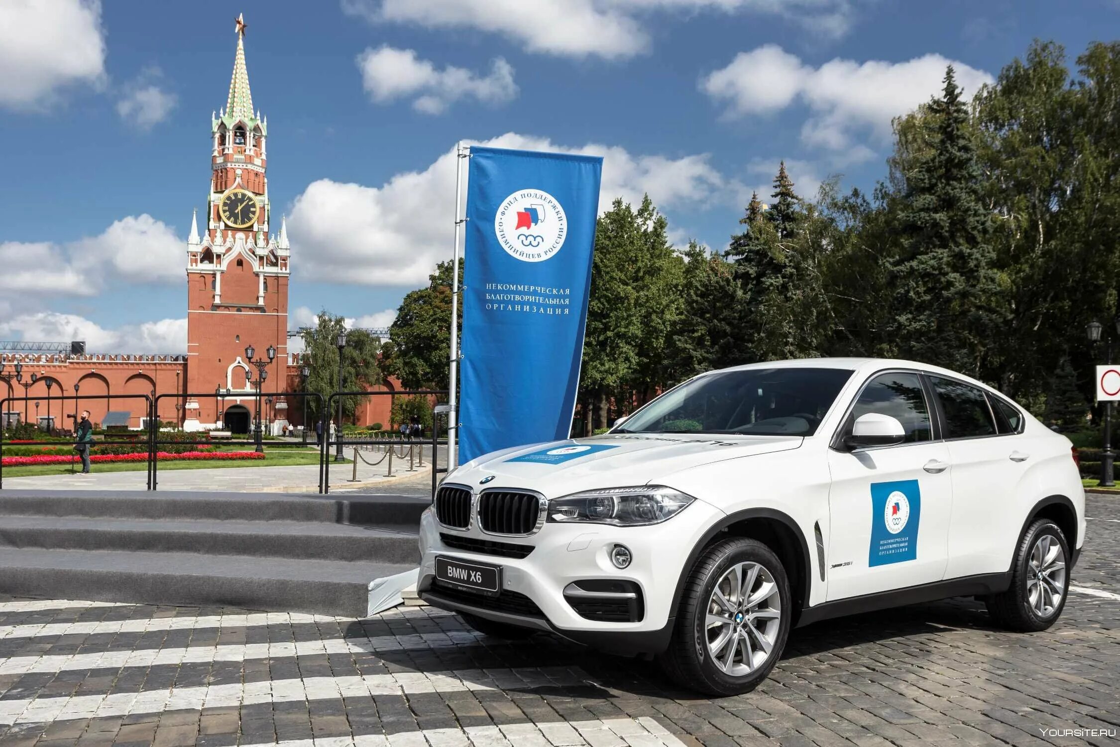 Сайт рф по автомобилю. БМВ олимпийцам 2021. БМВ х5 олимпийцам. BMW x5 для олимпийцев. БМВ х3 Олимпийская.