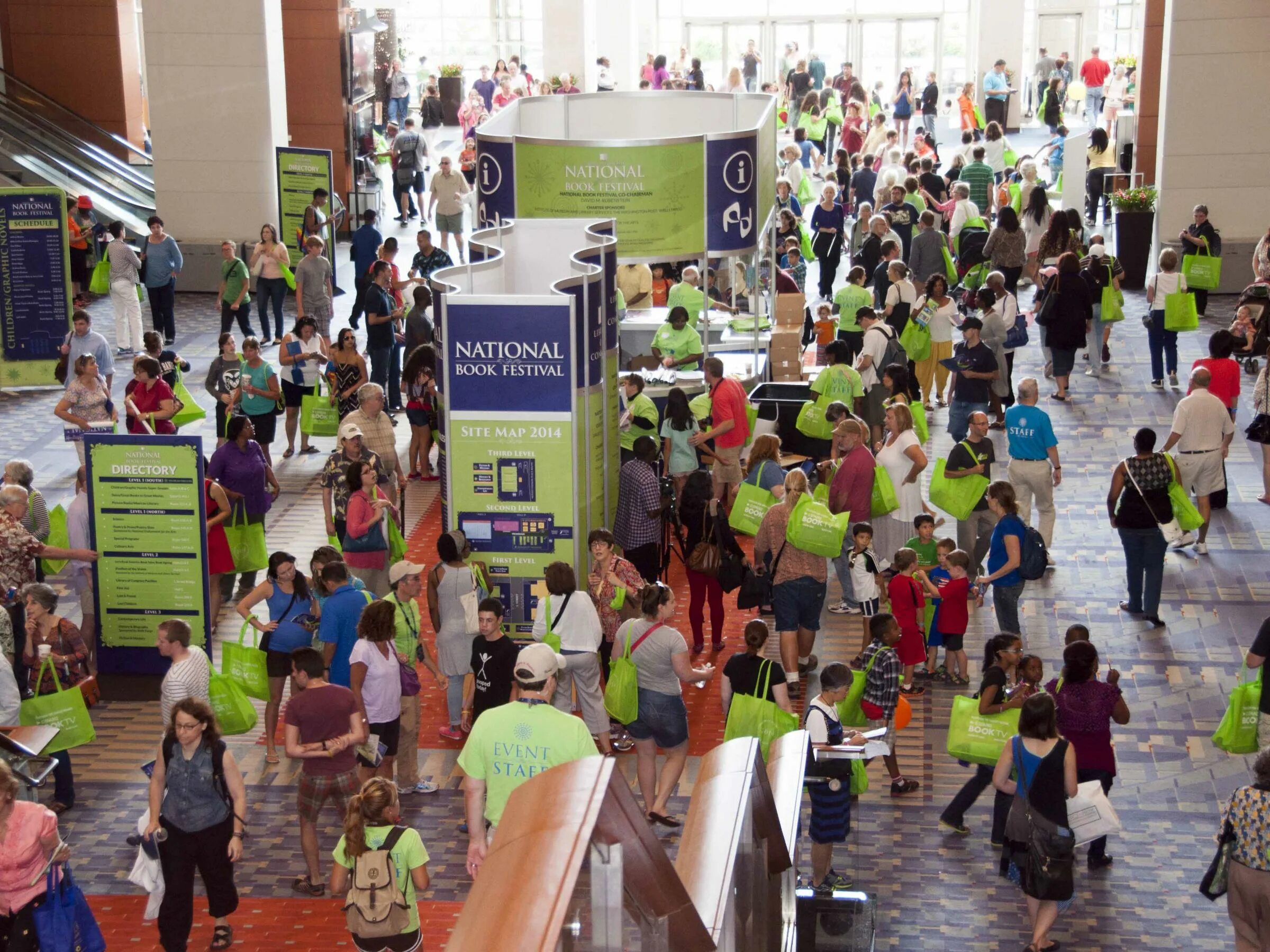 Ярмарка на красной площади. Выставка ярмарка. Эдинбургский книжный фестиваль. Эдинбургский международный фестиваль. Книжный фестиваль смена.