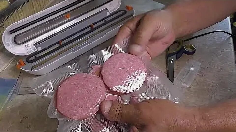 Как работает вакууматор для продуктов видео домашний. Вакуумный упаковщик bbk bvs801. вакууматор swisschef. вакуумный упаковщик ввк bvs601. вакуумный упаковщик dexp.