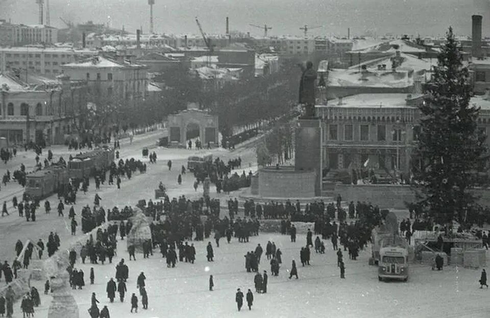 Камера 1905. Екатеринбург свердловск, площадь 1905 года.. ссср площадь 1905 года свердловск. площадь 1905 года екатеринбург 1930 год. екатеринбург площадь революции 1905 года.
