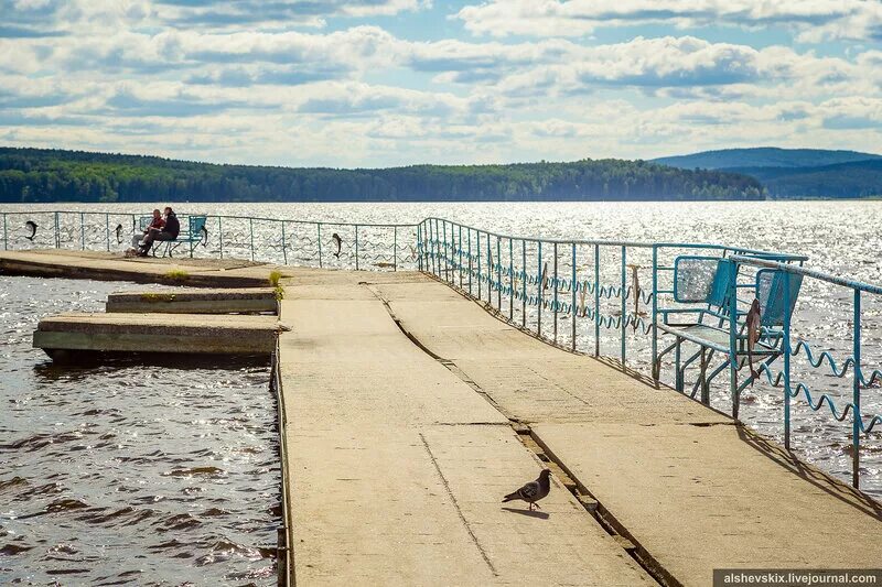 Набережная среднеуральска. Набережная среднеуральска. Среднеуральск парк набережная. Город среднеуральск свердловской области. Среднеуральск парк.