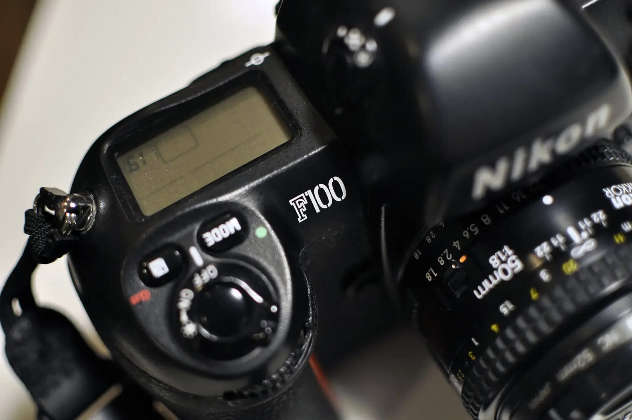 Nikon f 100. Nikon d900. 900 canon d900.