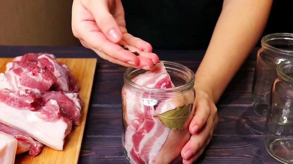 Сало рецепты приготовления в банке. Мясо в банках. Консервирование сала. Грудинка в банке.