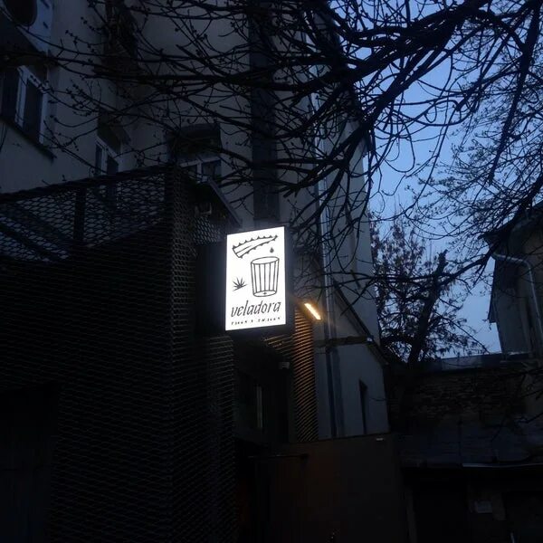 Веладора ул покровка 2 1с1. Веладора бар. veladora москва. veladora. tacos y tragos ресторан москва. veladora бар.