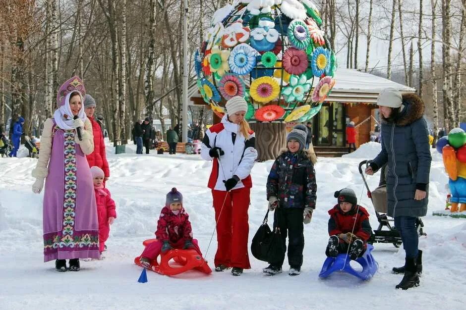 Локация масленица. Аттракционы на Масленицу. Развлечения на Масленицу на улице. Игровые площадки на Масленицу. Игровые аттракционы на Масленицу.