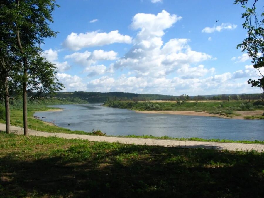 Таруса тарусский район. Таруса озеро. Тарусский район река Ока. Таруса пляж. Михайловское озеро Тарусский район.