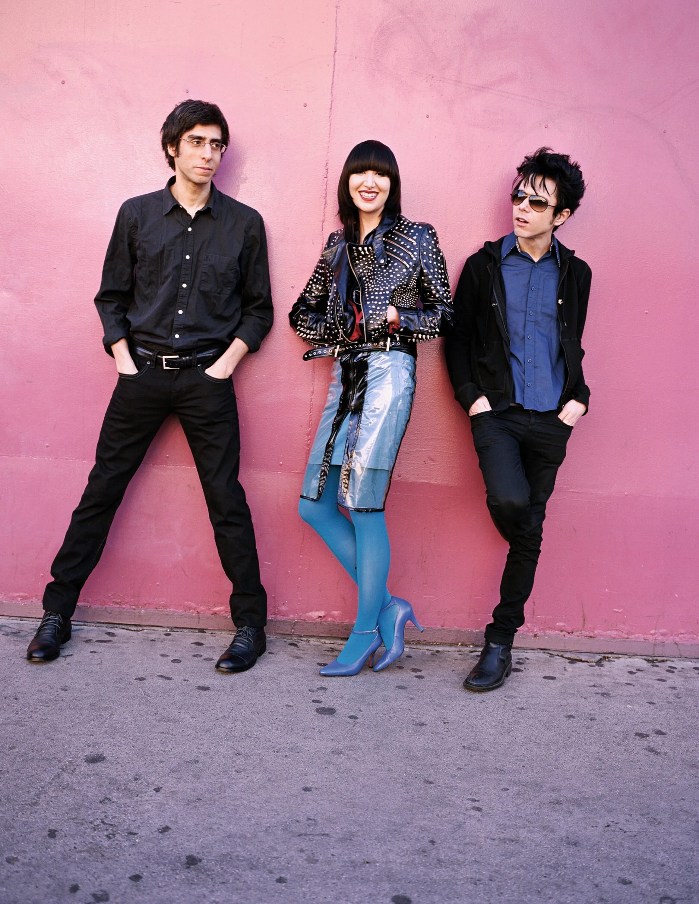 Группа yeah yeah yeahs. Yeah yeah yeahs вокалистка. Зарубежные группы современные женские.